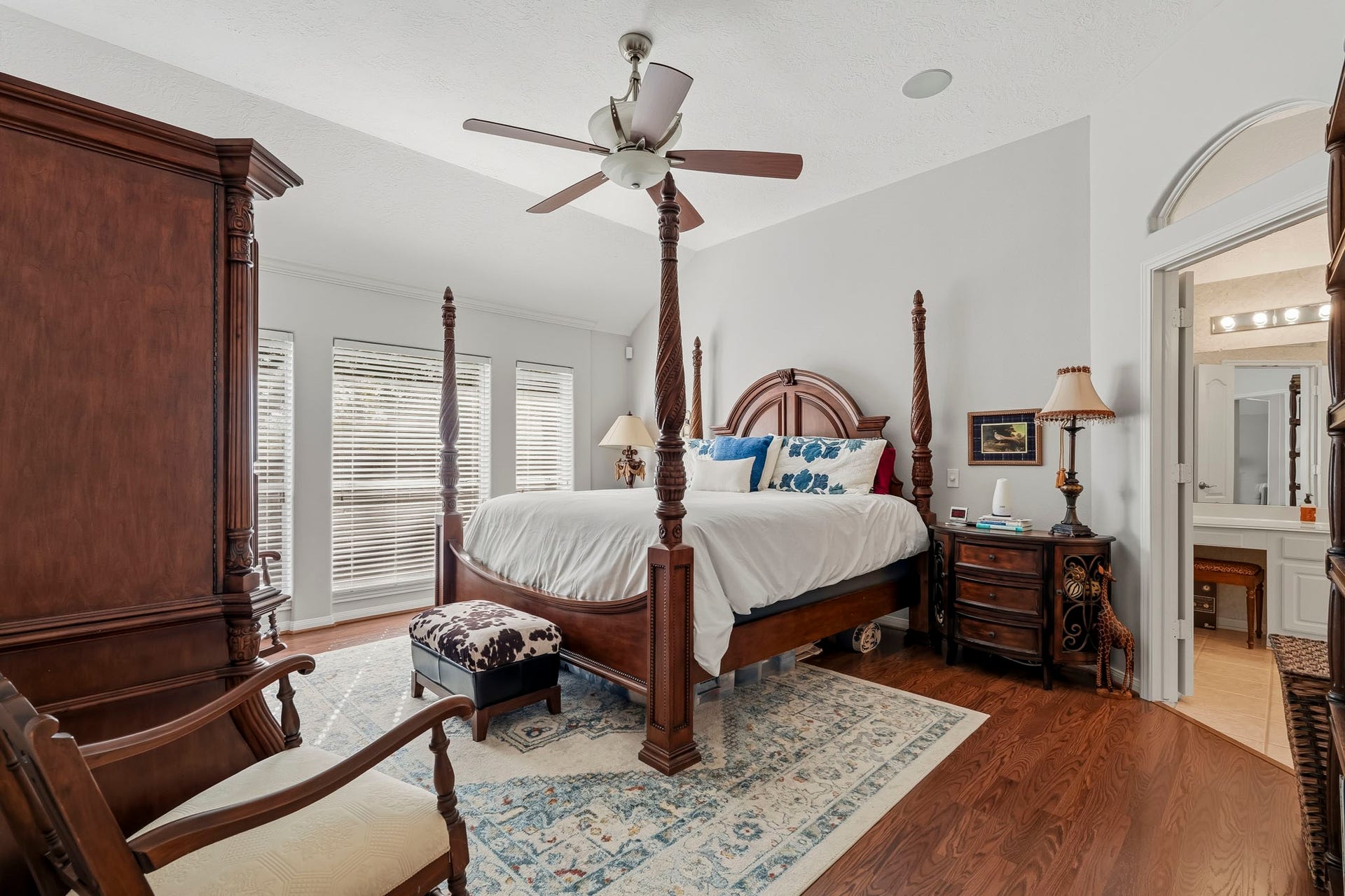 3905 Kimberly Drive, Pearland, TX 77581 Primary suite offering privacy and quiet relaxation on split floor plan