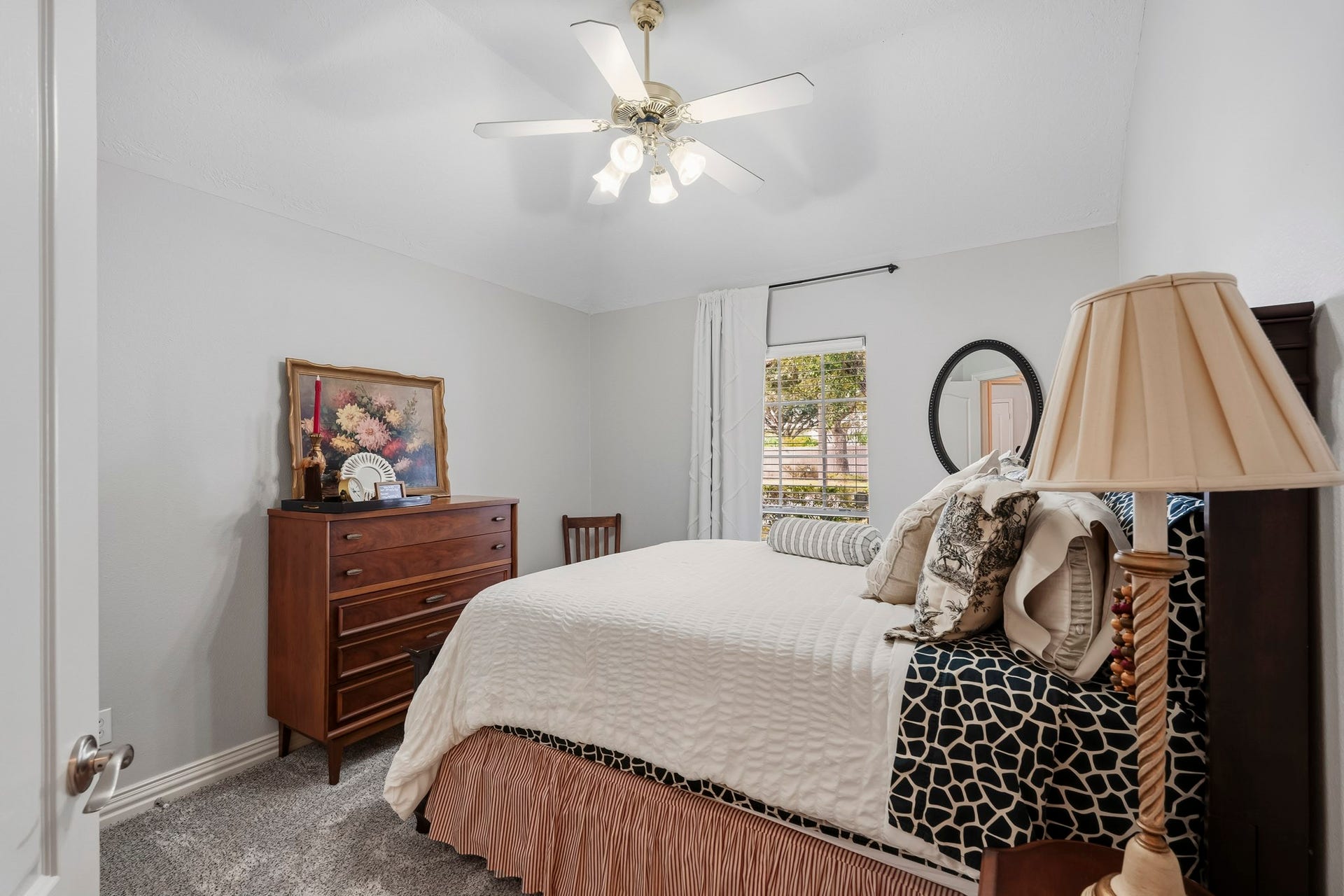 3905 Kimberly Drive, Pearland, TX 77581 Third bedroom (with in-wall TV wiring behind the art on dresser!))