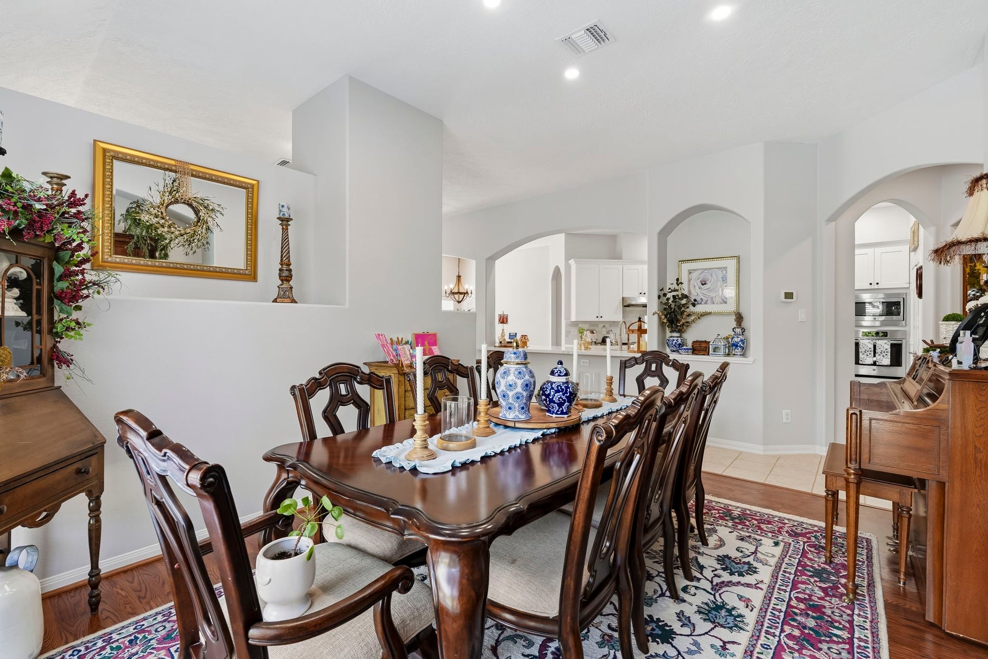 3905 Kimberly Drive, Pearland, TX 77581 Easy views and communication between dining and kitchen!