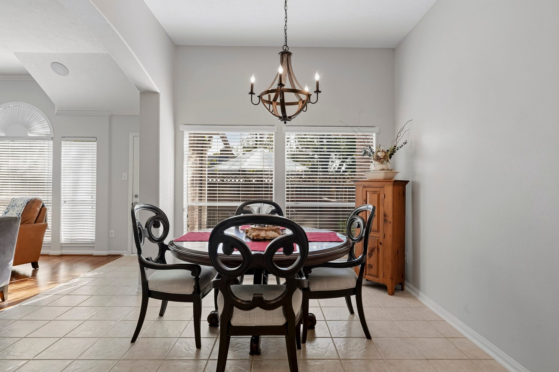 3905 Kimberly Drive, Pearland, TX 77581 Sizeable breakfast nook with natural lighting