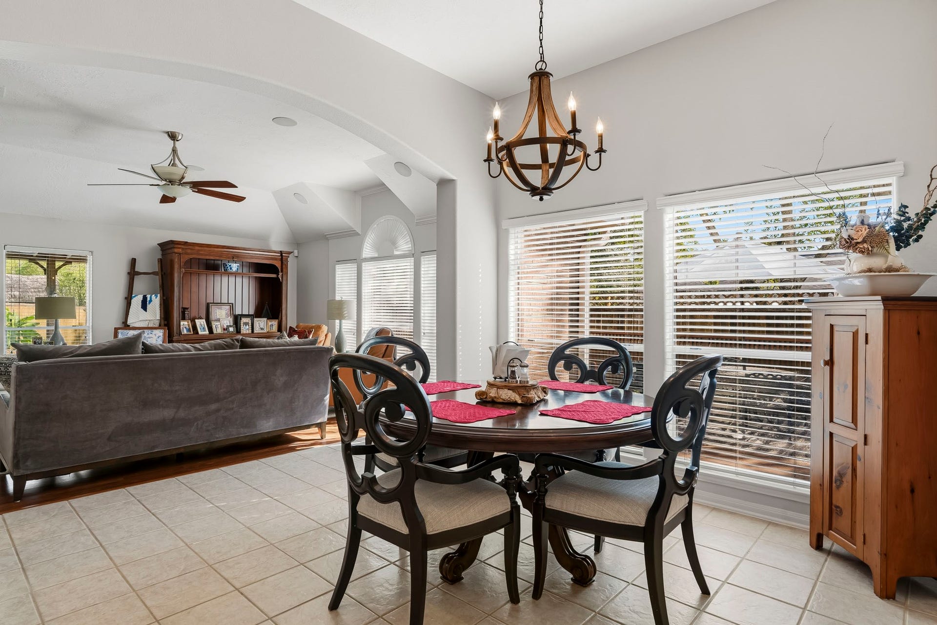 3905 Kimberly Drive, Pearland, TX 77581 Breakfast nook overlooks the living space