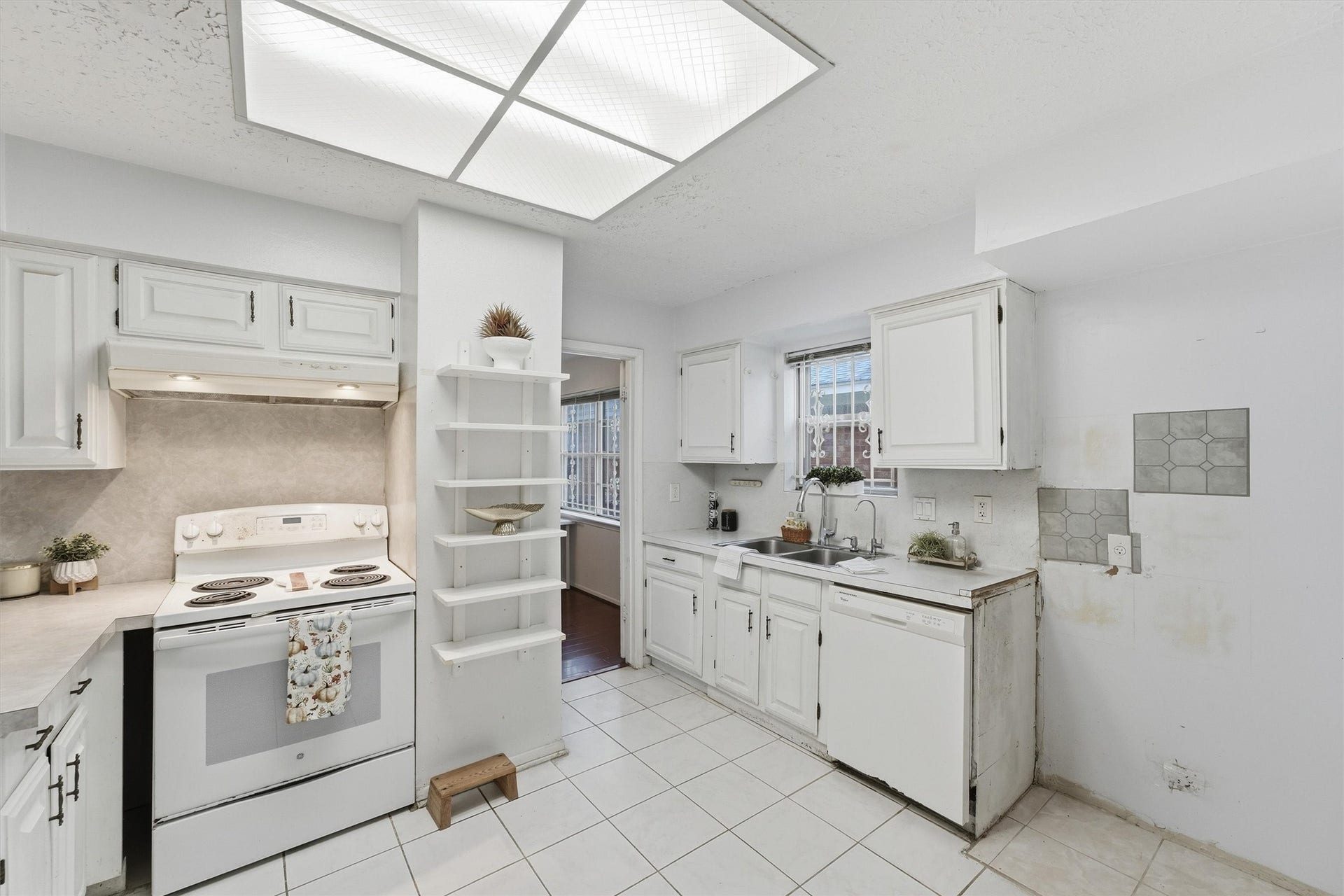12126 Pine Knoll dr Drive, Houston, TX 77099
