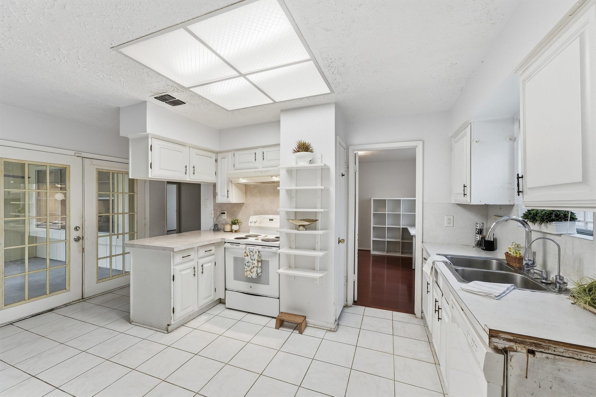 12126 Pine Knoll dr Drive, Houston, TX 77099