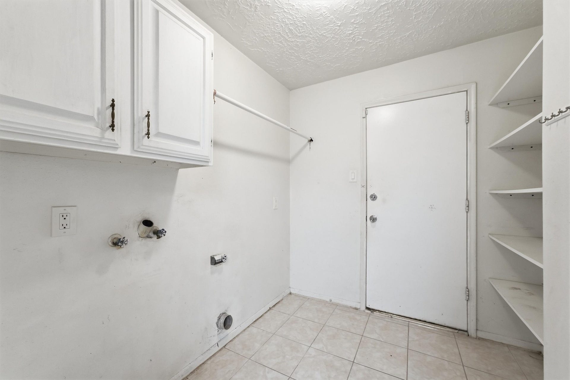 12126 Pine Knoll dr Drive, Houston, TX 77099