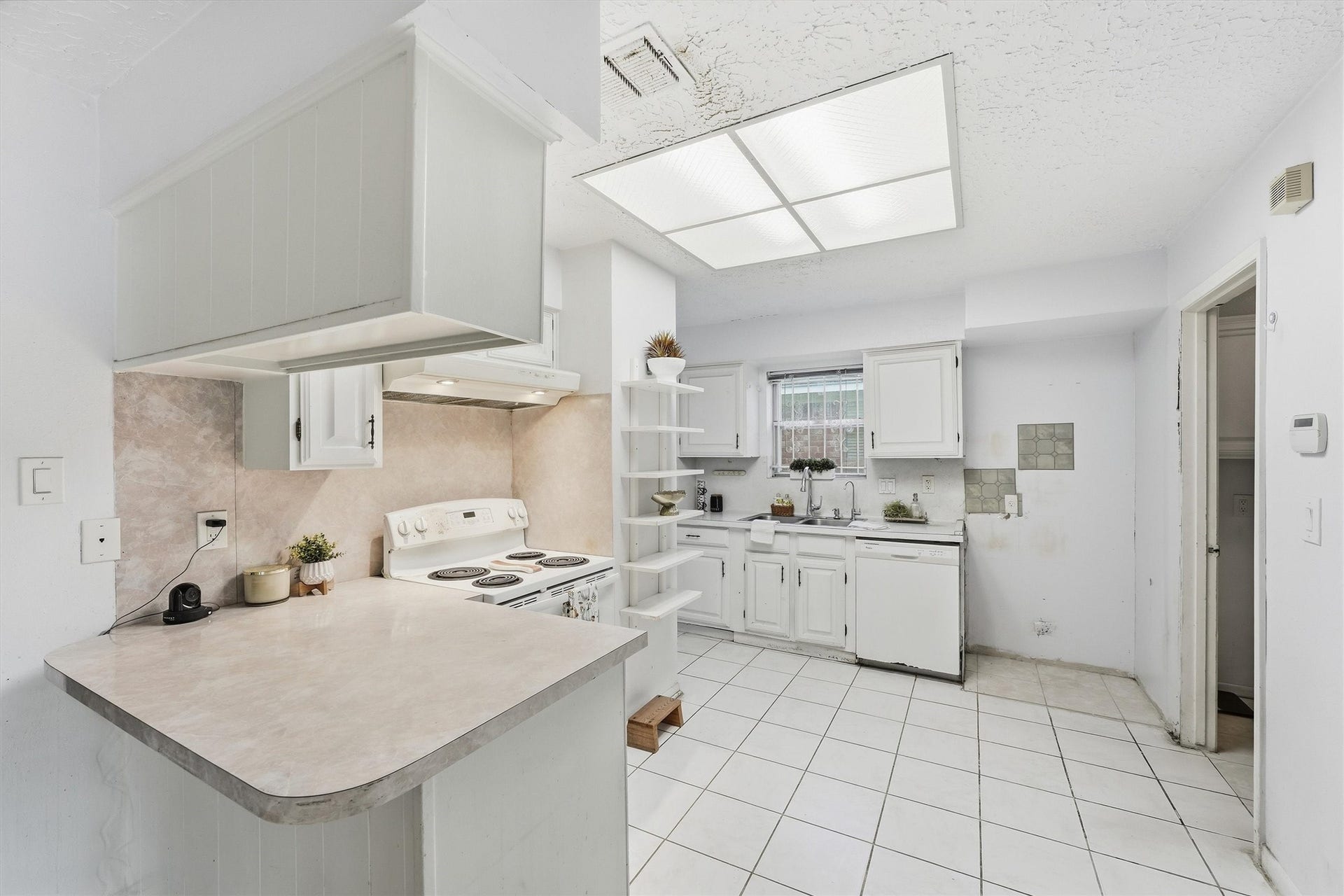12126 Pine Knoll dr Drive, Houston, TX 77099