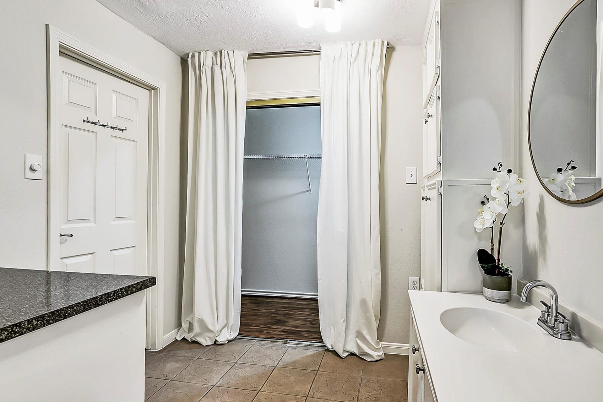 9402 Bevlyn Drive, Houston, TX 77025 Primary Bath: With spacious closet.