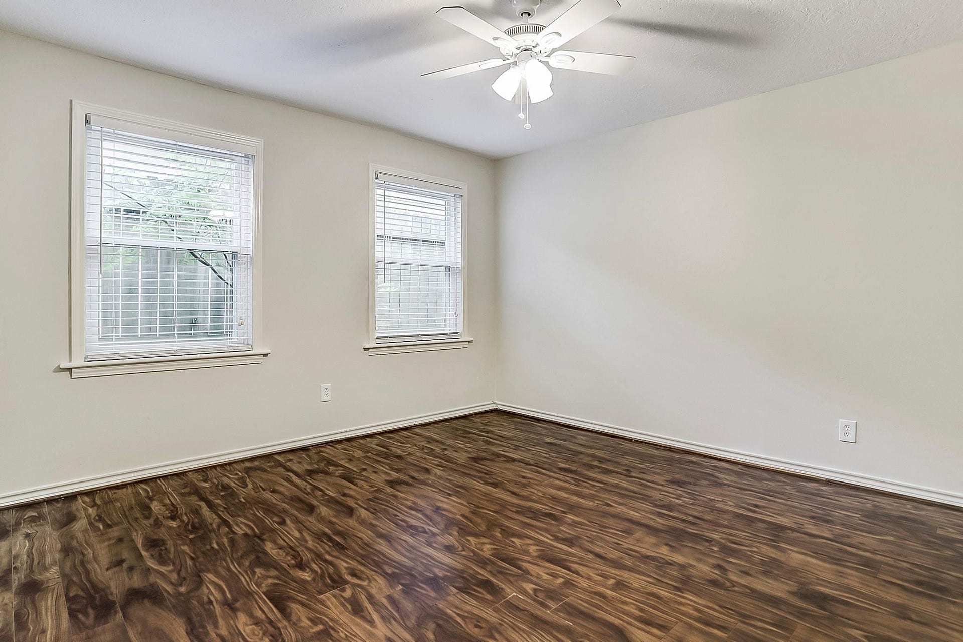 9402 Bevlyn Drive, Houston, TX 77025 Third Bedroom: (12x10) Directly across from second bedroom. Windows for natural light, walk in closet, hardwood floors and ceiling fan.
