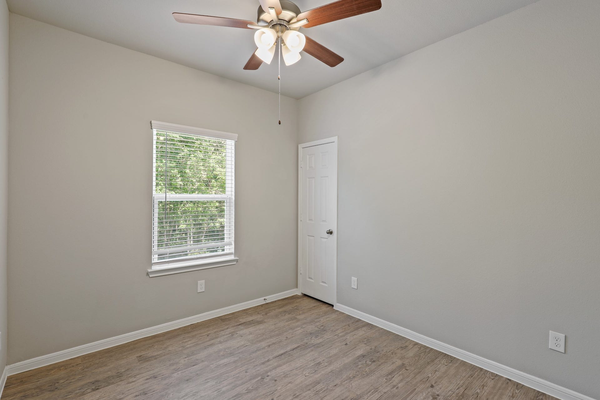 13502 Axel Lane, Houston, TX 77047 13502 Axel Lane, Houston, TX 77047