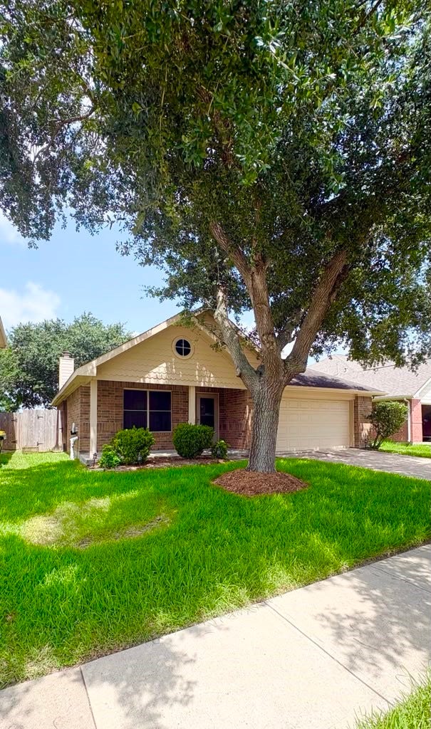 Property photo for 1130 Andover Drive, Pearland, TX
