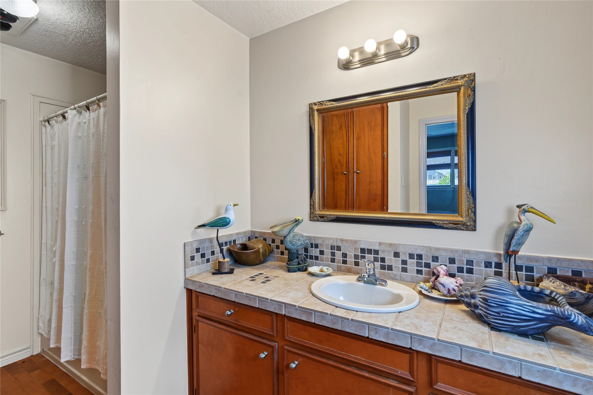 1187 Sailfish Street, Bayou Vista, TX 77563 1187 Sailfish Street, Bayou Vista, TX 77563