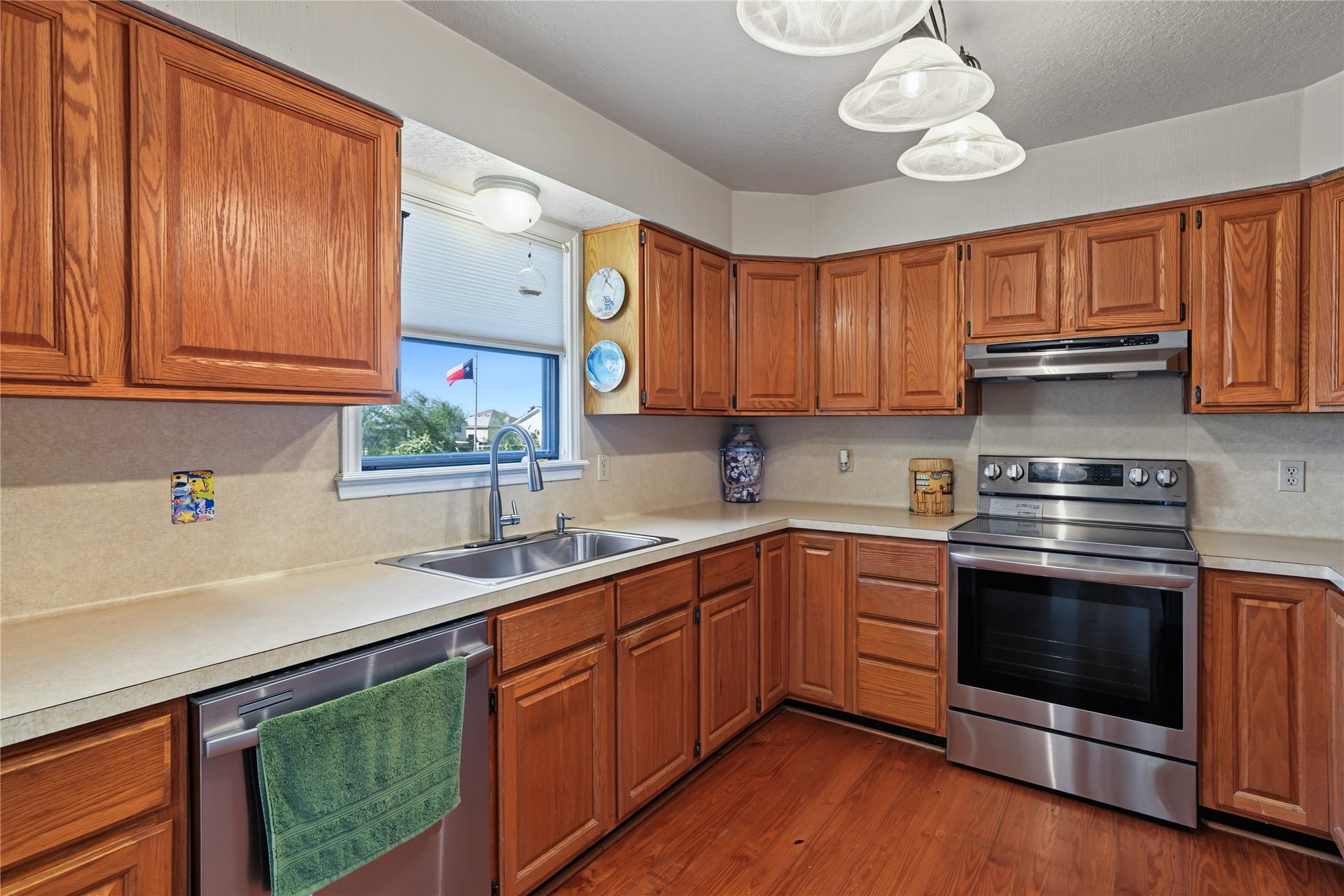 1187 Sailfish Street, Bayou Vista, TX 77563 1187 Sailfish Street, Bayou Vista, TX 77563