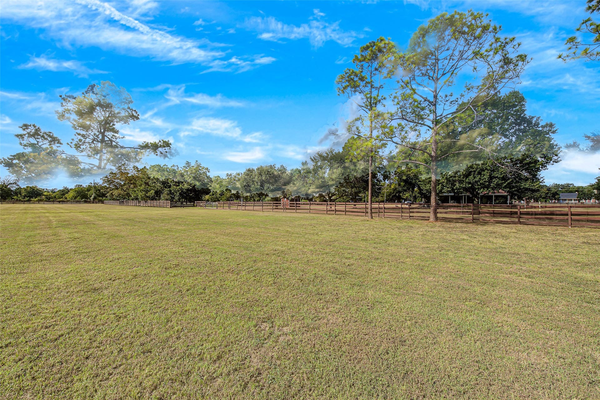 On a lot of this size, you can build your custom dream home complete with a sprawling back patio, sparkling pool, and outdoor kitchen perfect for hosting weekend gatherings under the open Texas sky.