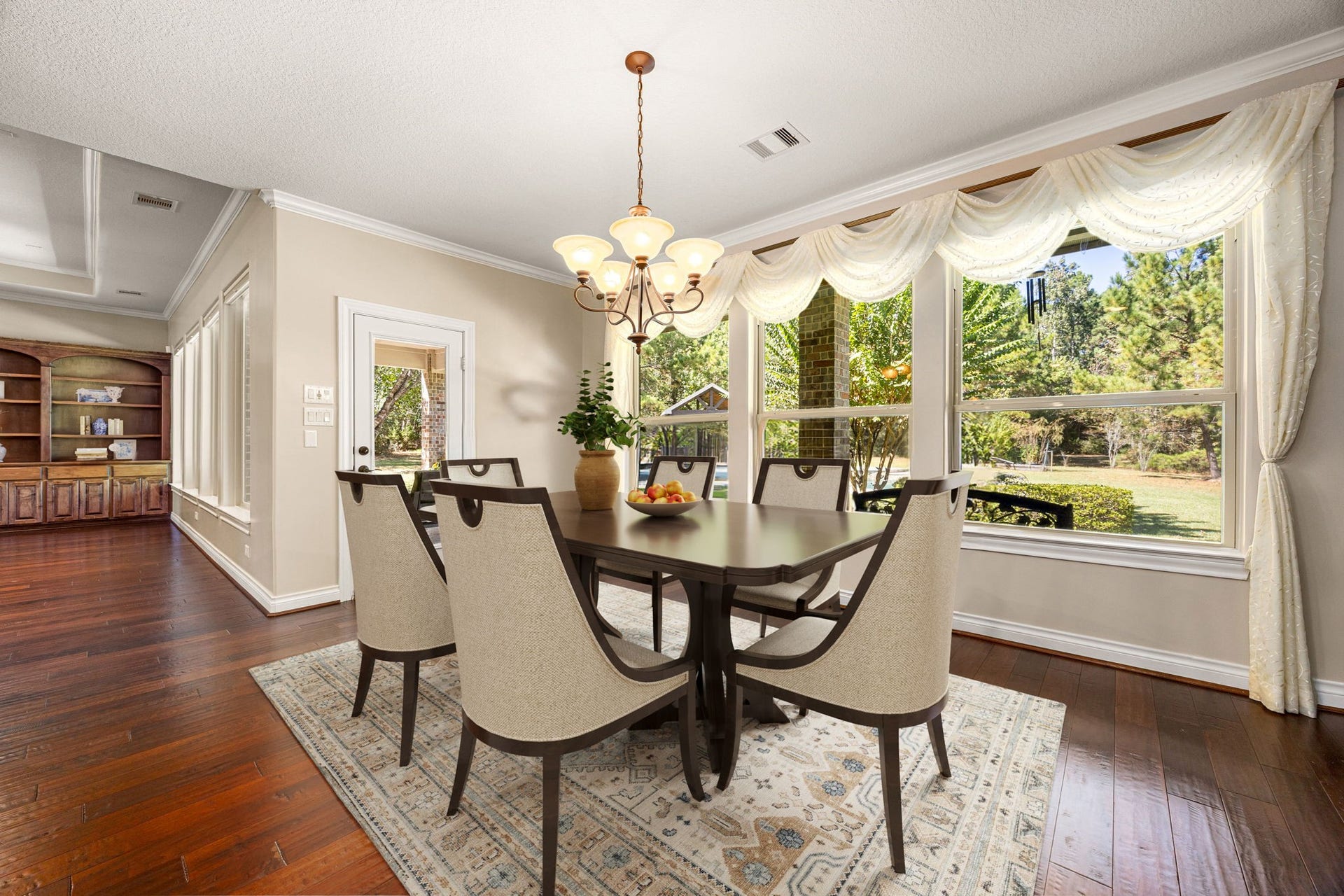 13506 Stagecoach Road, Magnolia, TX 77355 The breakfast room offers a bright and welcoming atmosphere with panoramic windows framing views of the lush backyard. Its open layout and elegant chandelier create the perfect spot for casual meals or intimate gatherings.