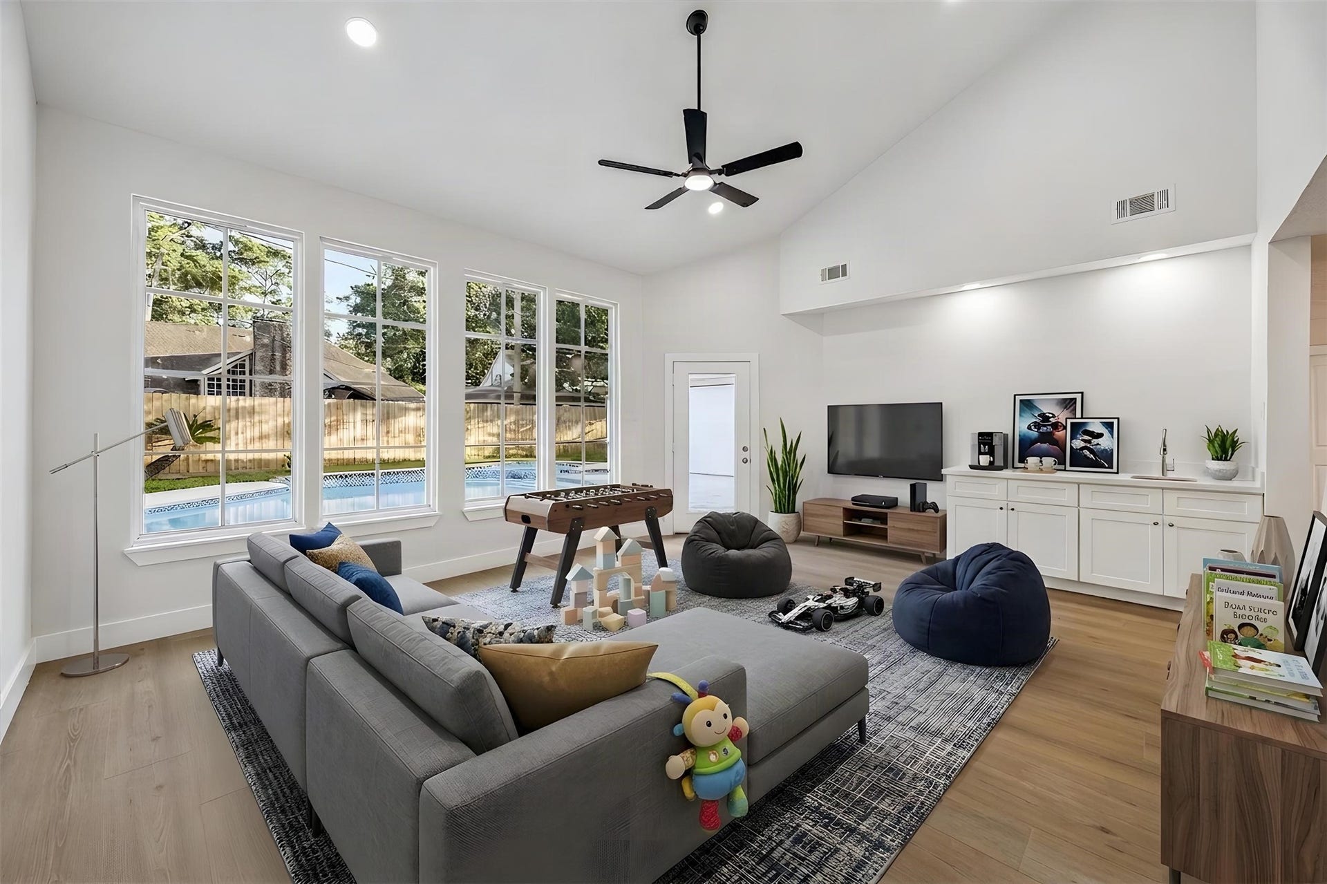 11947 Fawnview Drive, Houston, TX 77070 first floor flex space, in addition to a formal dining, breakfast and primary bedroom.
