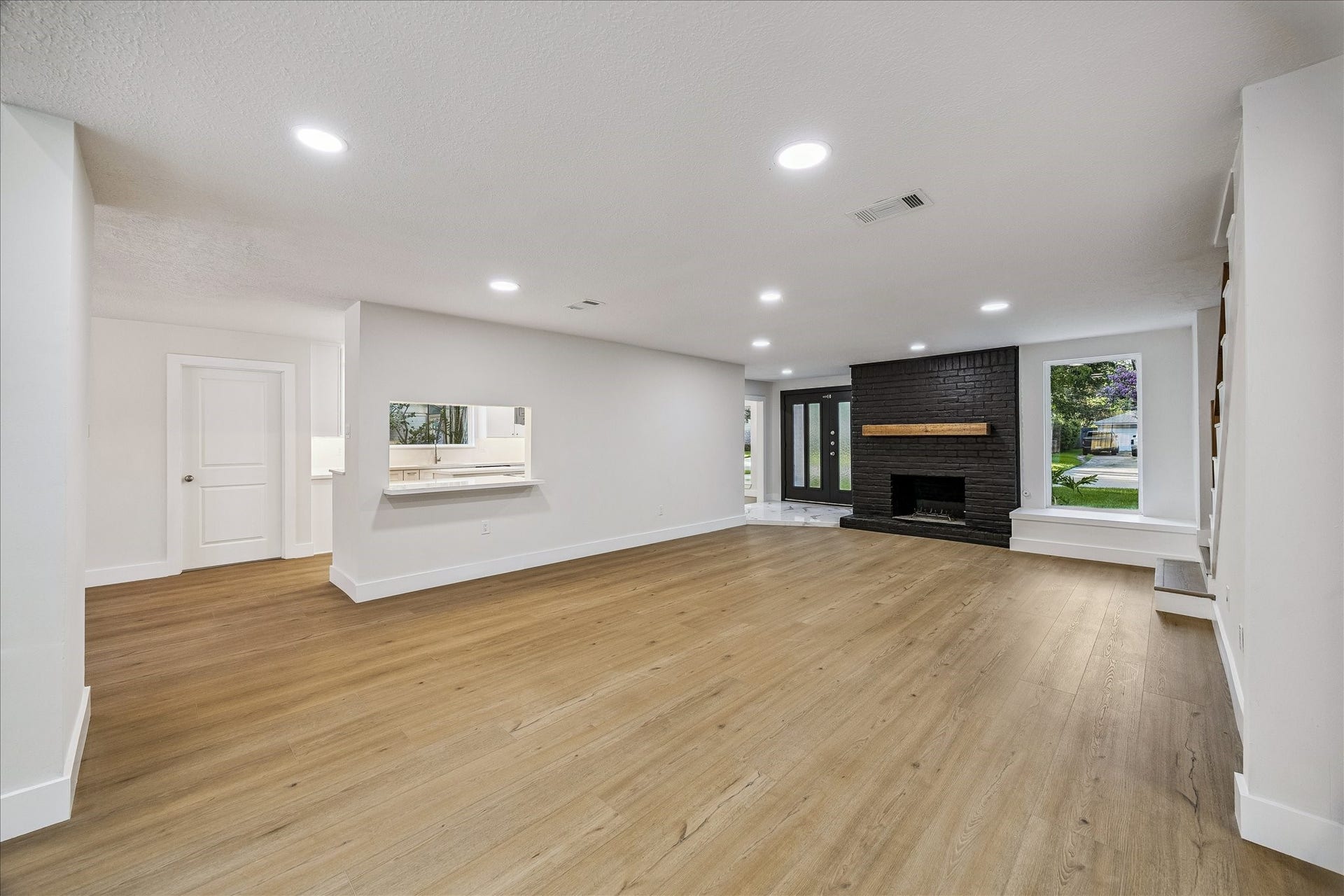 11947 Fawnview Drive, Houston, TX 77070 Living room just off the kitchen. original gas-log fireplace with matte black brick hearth. sitting nook near windows.