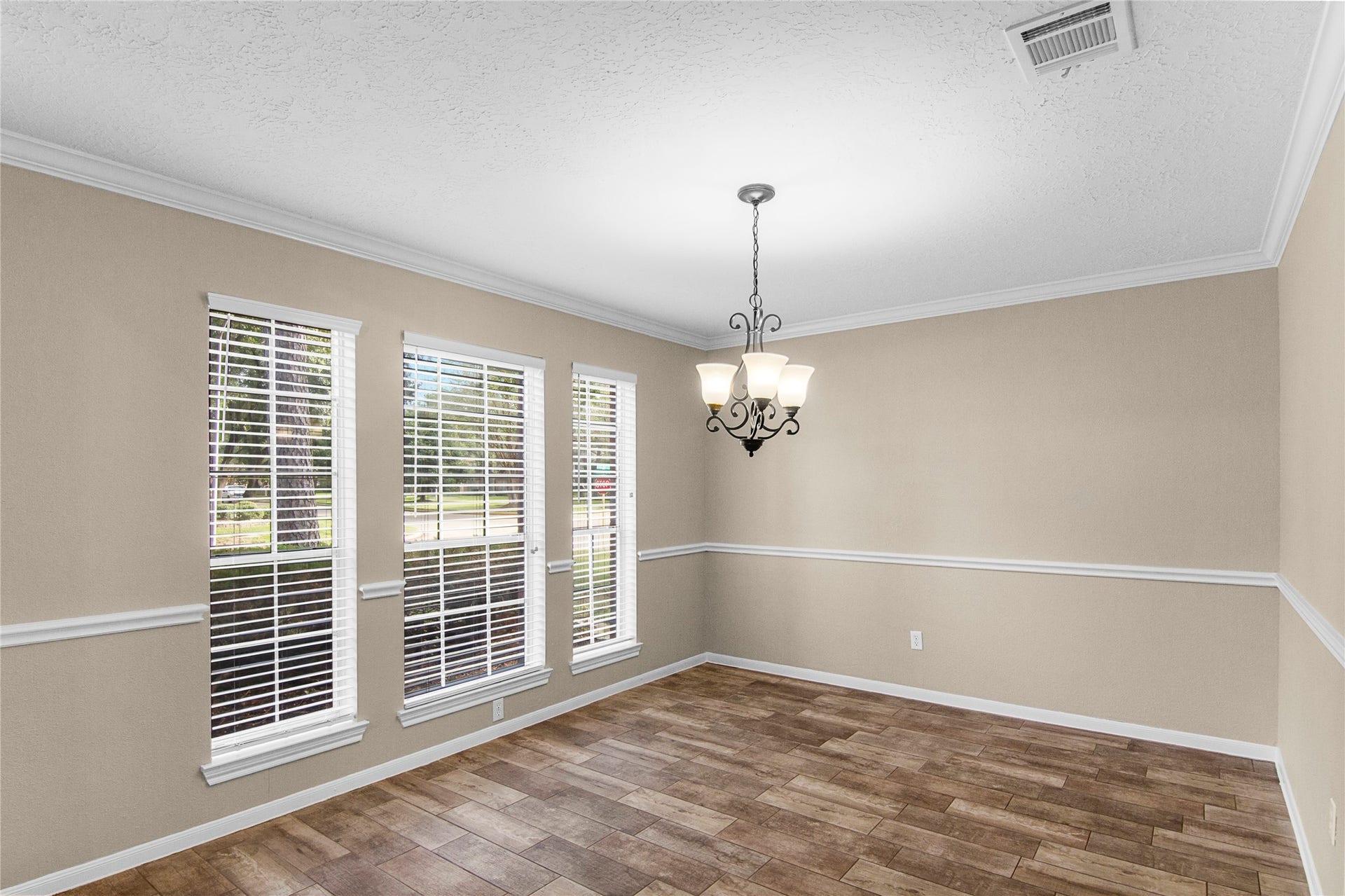 12503 Oakcroft Drive, Houston, TX 77070 A beautiful dining room with chair railing