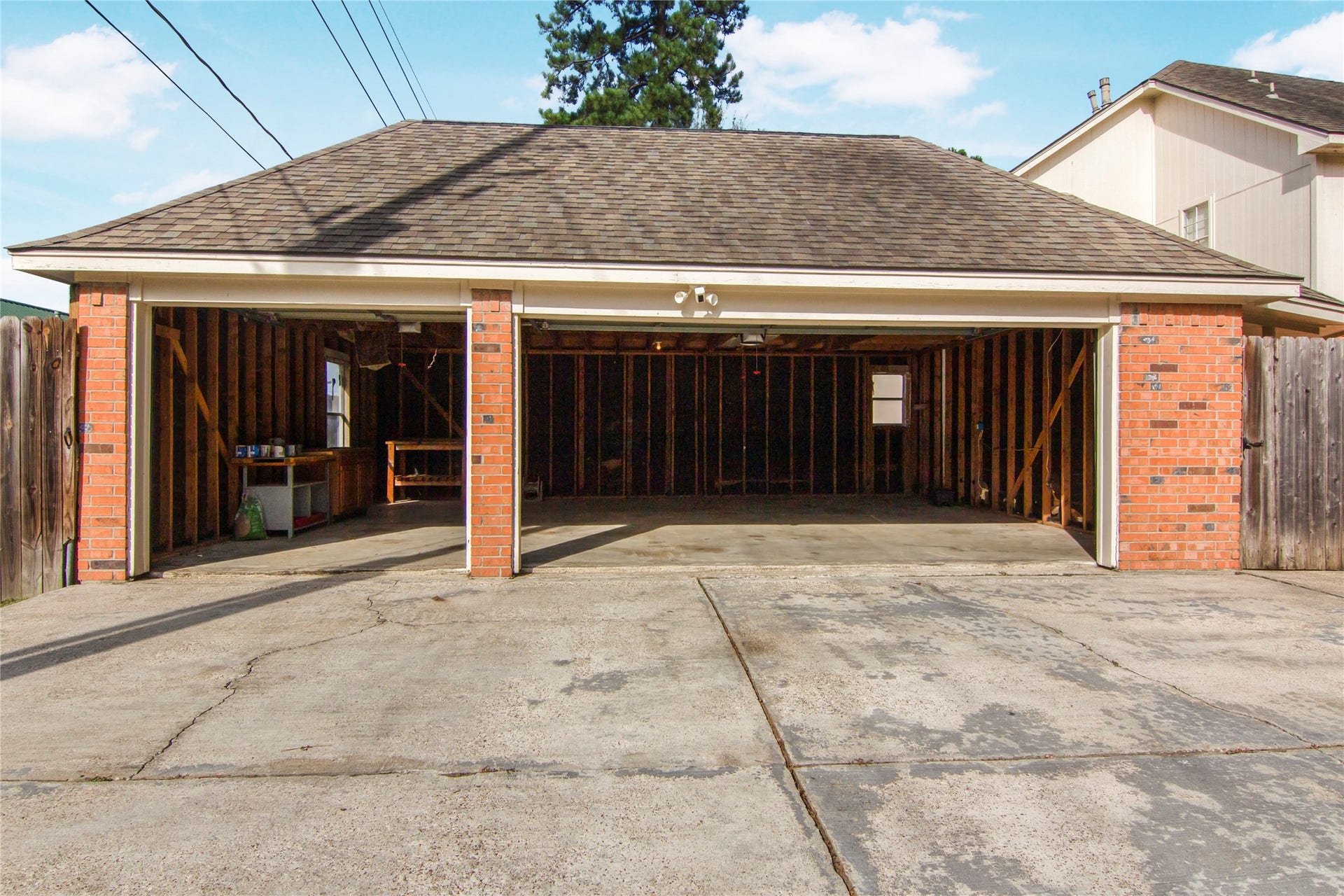 12503 Oakcroft Drive, Houston, TX 77070 plenty of parking on the wide driveway