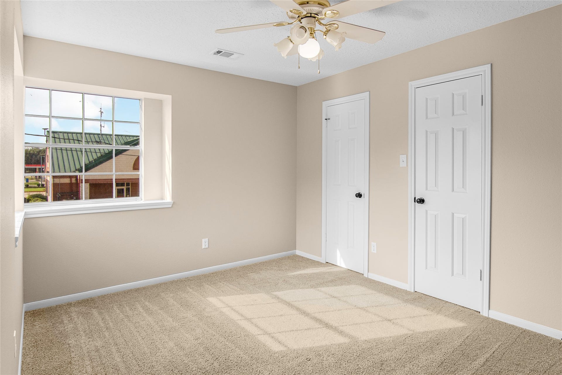 12503 Oakcroft Drive, Houston, TX 77070 bedroom 2 connected to shared bathroom