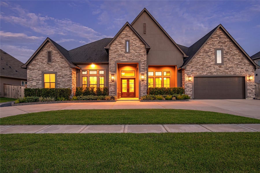 Property photo for 2005 Yellowstone Trail, Friendswood, TX
