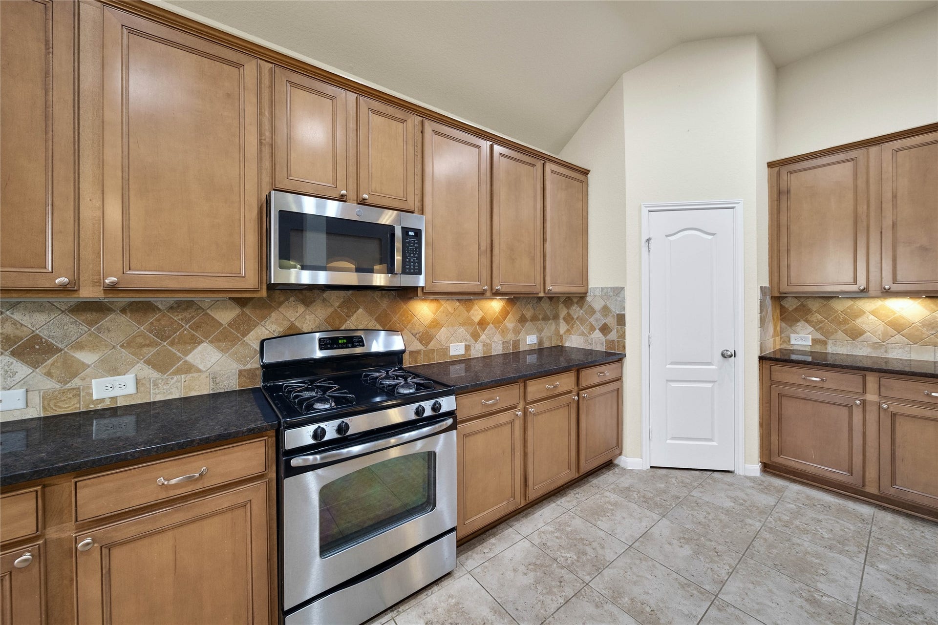 25208 Forest Ledge Drive, Porter, TX 77365