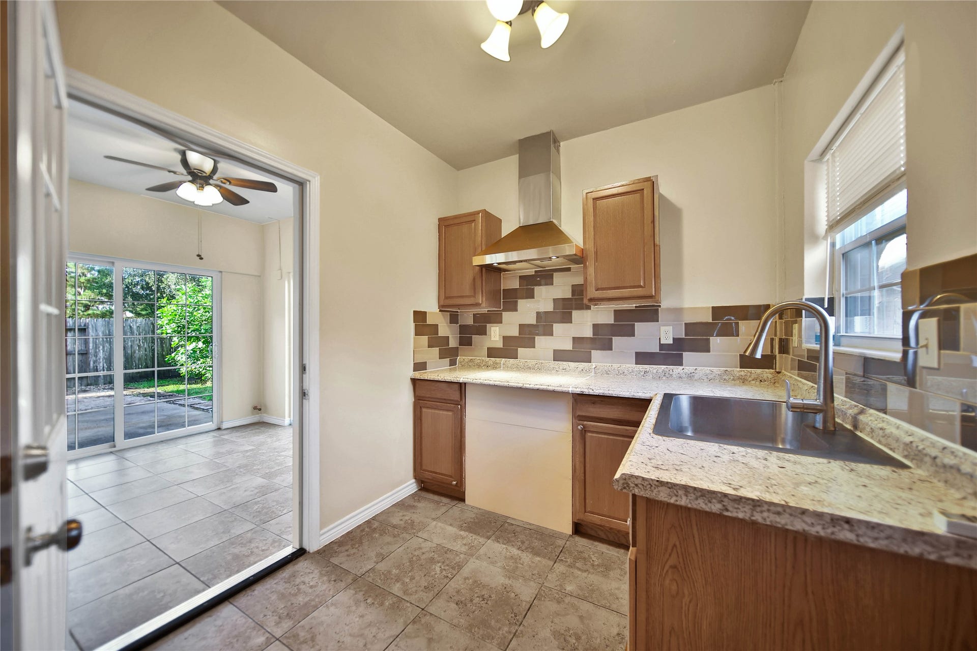 25208 Forest Ledge Drive, Porter, TX 77365