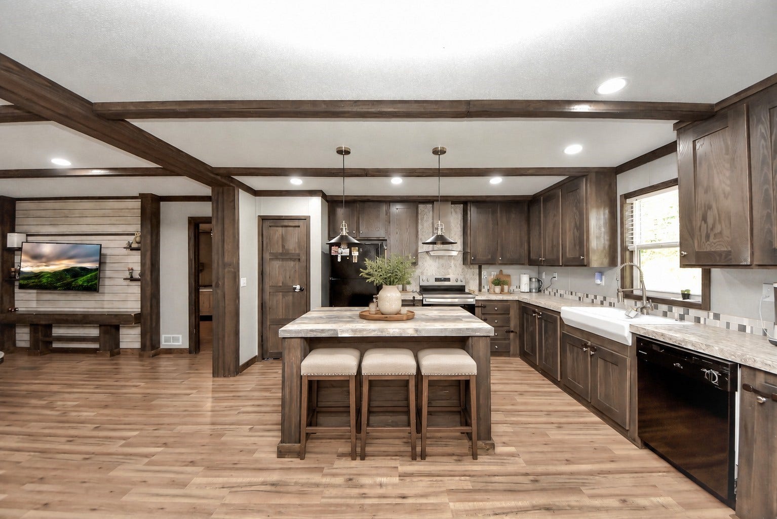 12565 Royal Green Drive, Conroe, TX 77303 Virtually staged kitchen