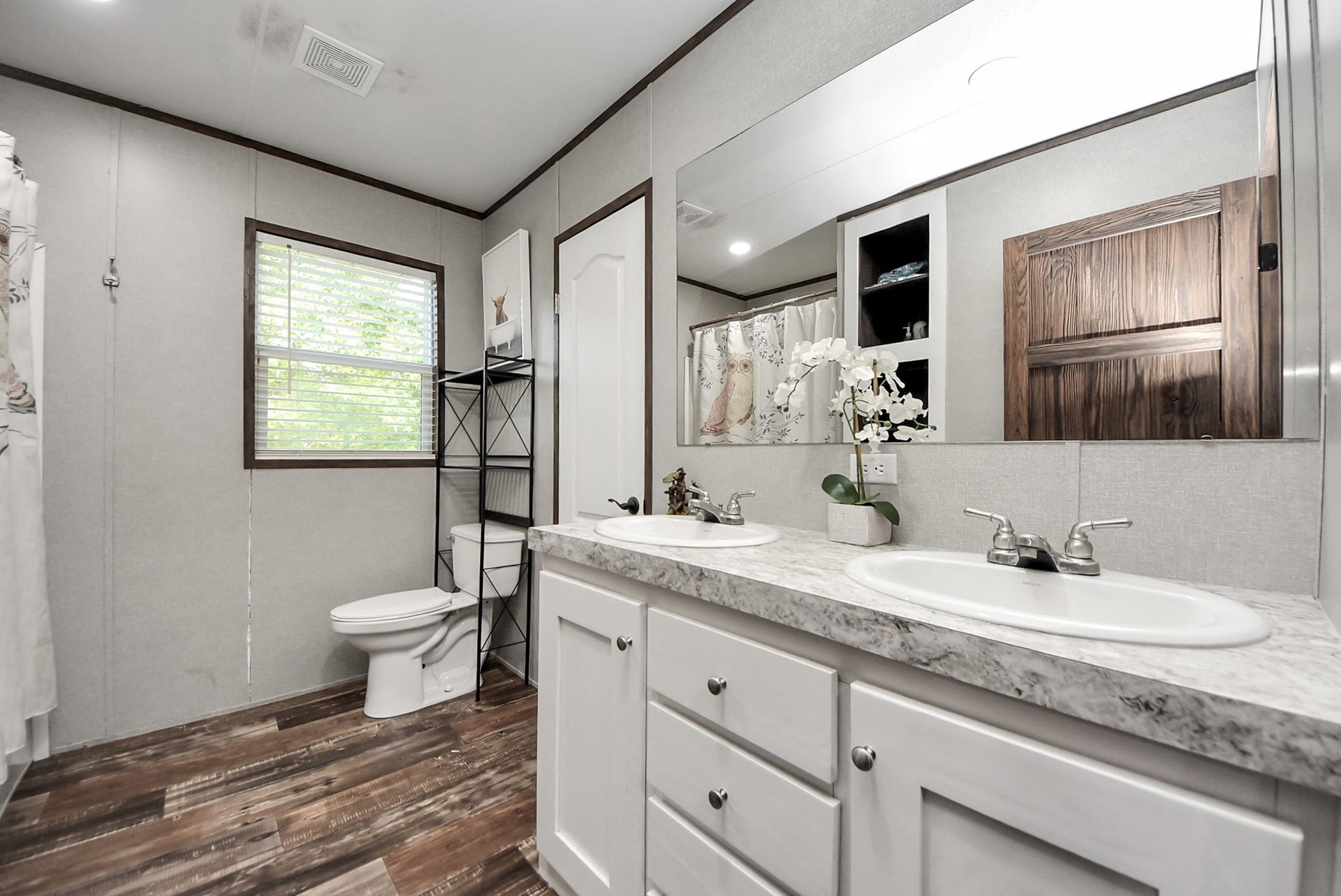 12565 Royal Green Drive, Conroe, TX 77303 Secondary bathroom