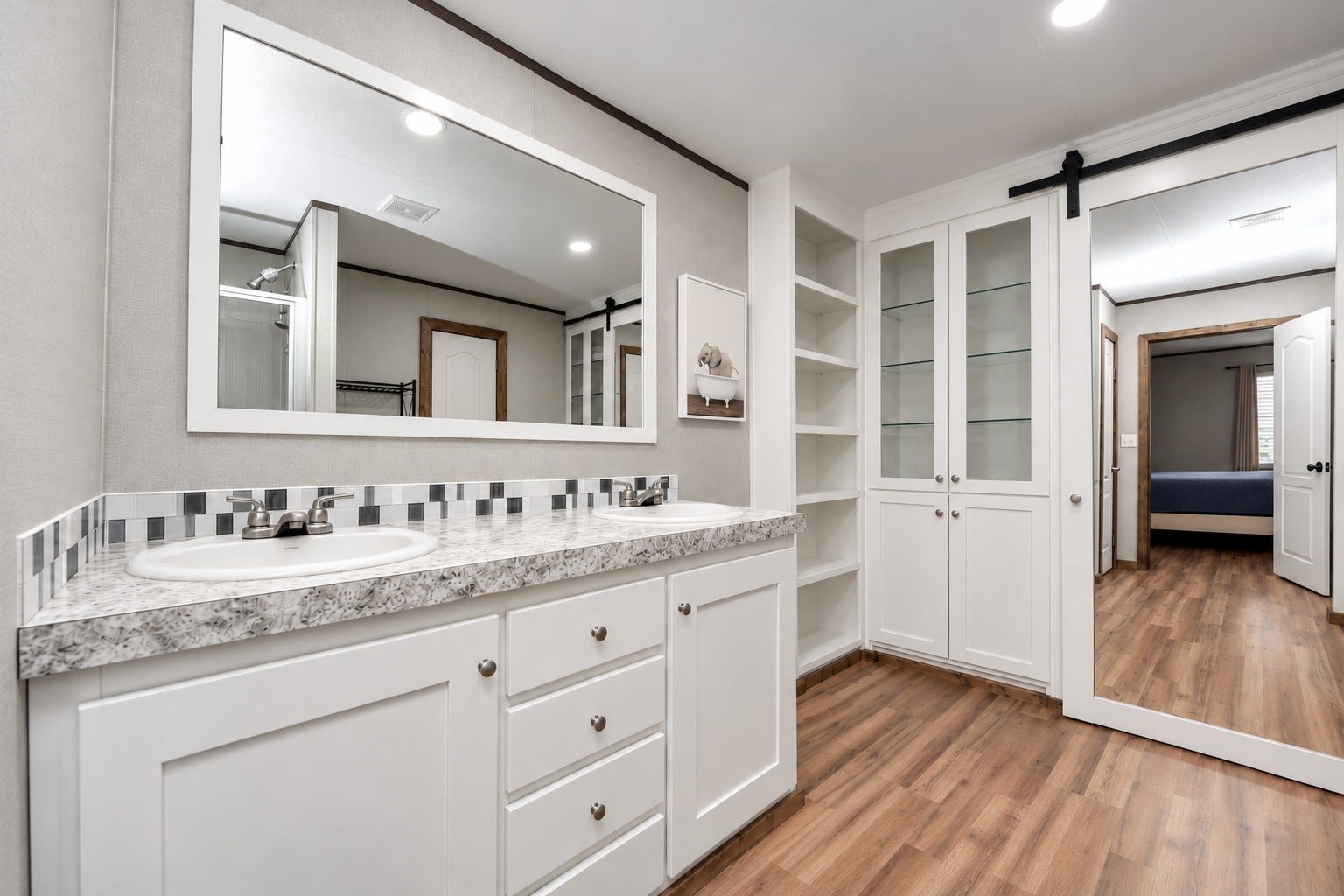 12565 Royal Green Drive, Conroe, TX 77303 Primary bathroom with double sinks.