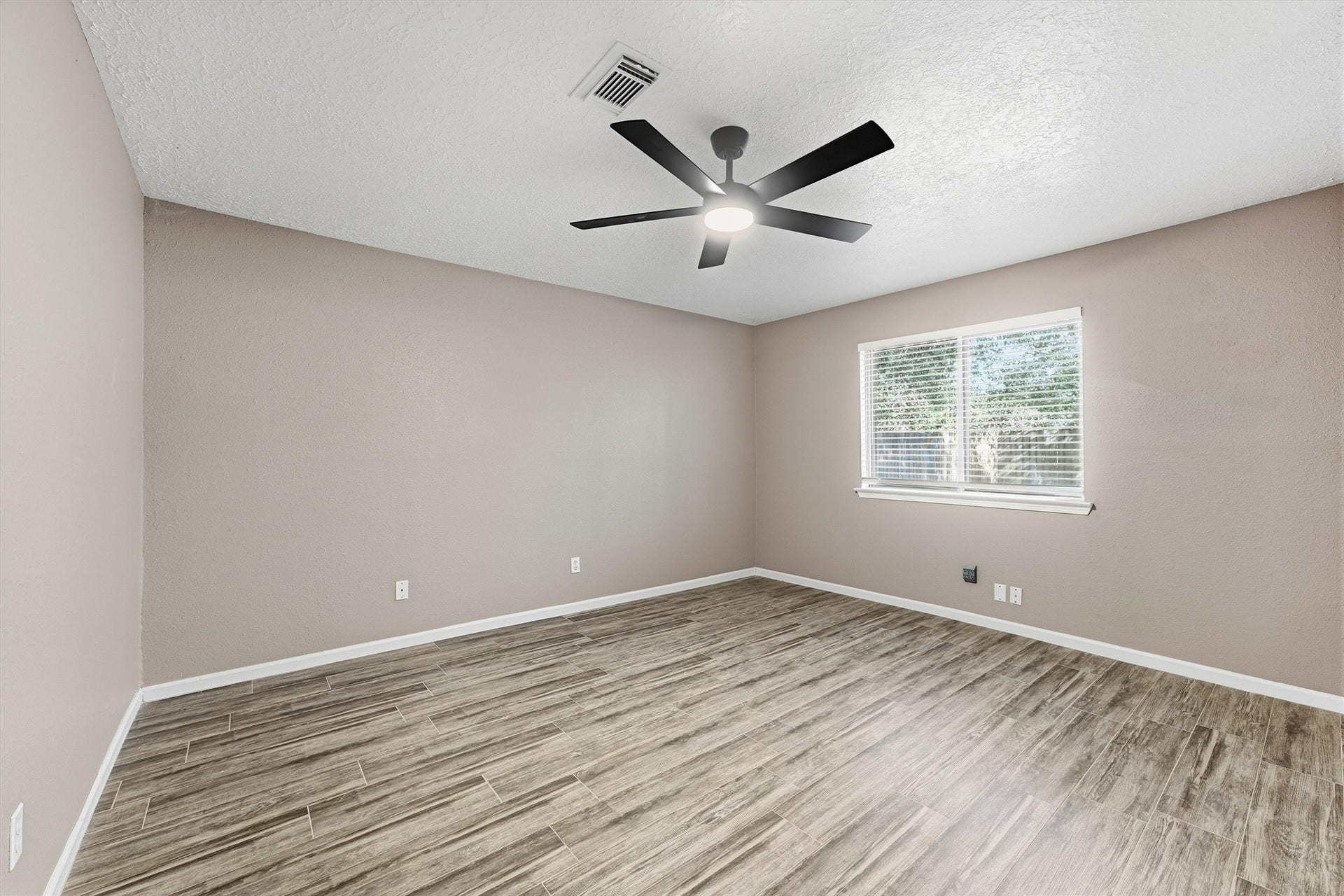New ceiling fans throughout!