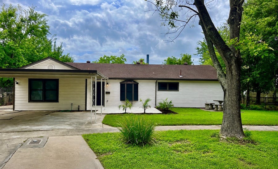 Property photo for 1604 California Street, Baytown, TX