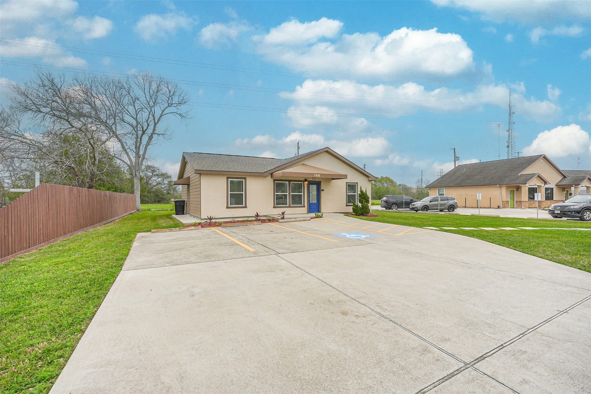 1408 W Highway 6, Alvin, TX 77511 1408 W Highway 6, Alvin, TX 77511