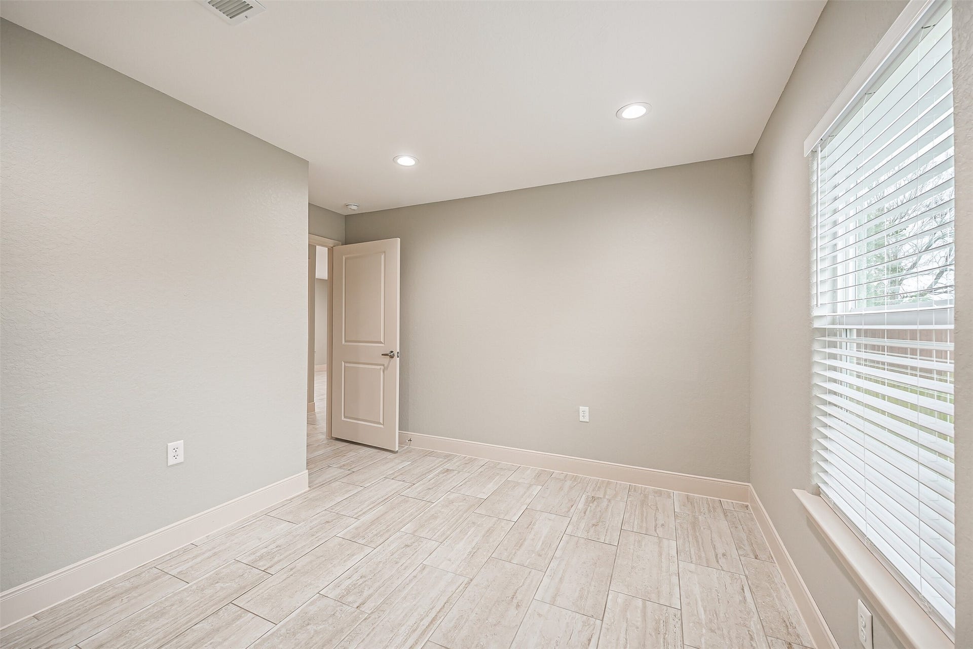 1408 W Highway 6, Alvin, TX 77511 1408 W Highway 6, Alvin, TX 77511