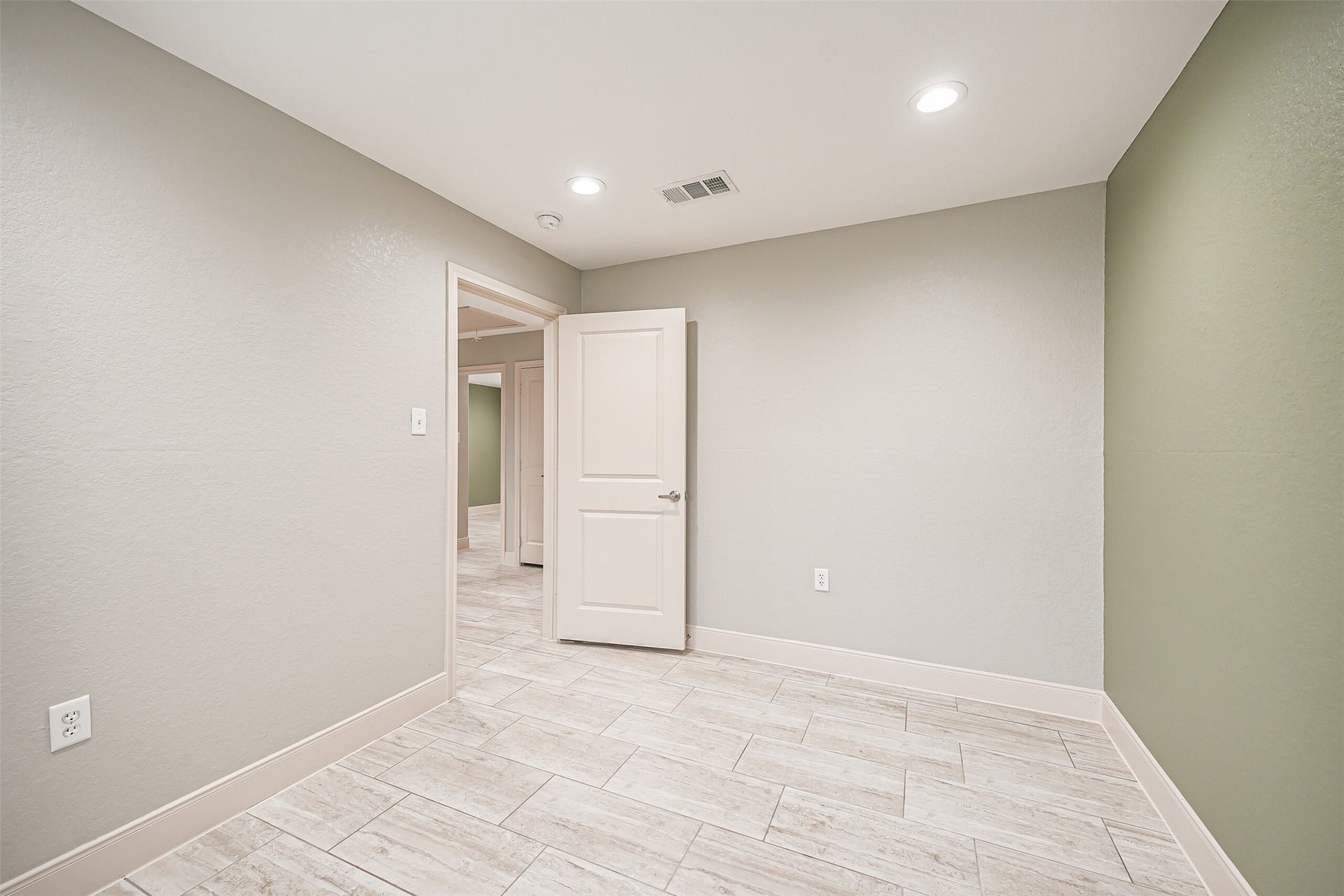 1408 W Highway 6, Alvin, TX 77511 1408 W Highway 6, Alvin, TX 77511