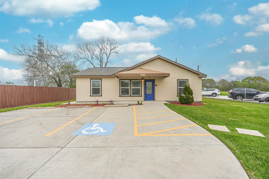 Property photo for 1408 W Highway 6, Alvin, TX