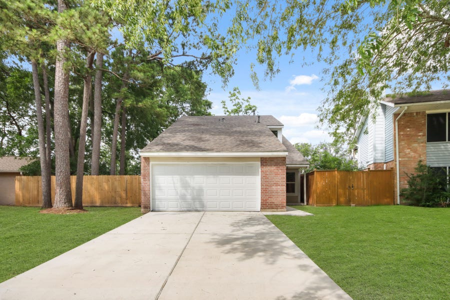 Property photo for 19511 Pine Echo Drive, Humble, TX