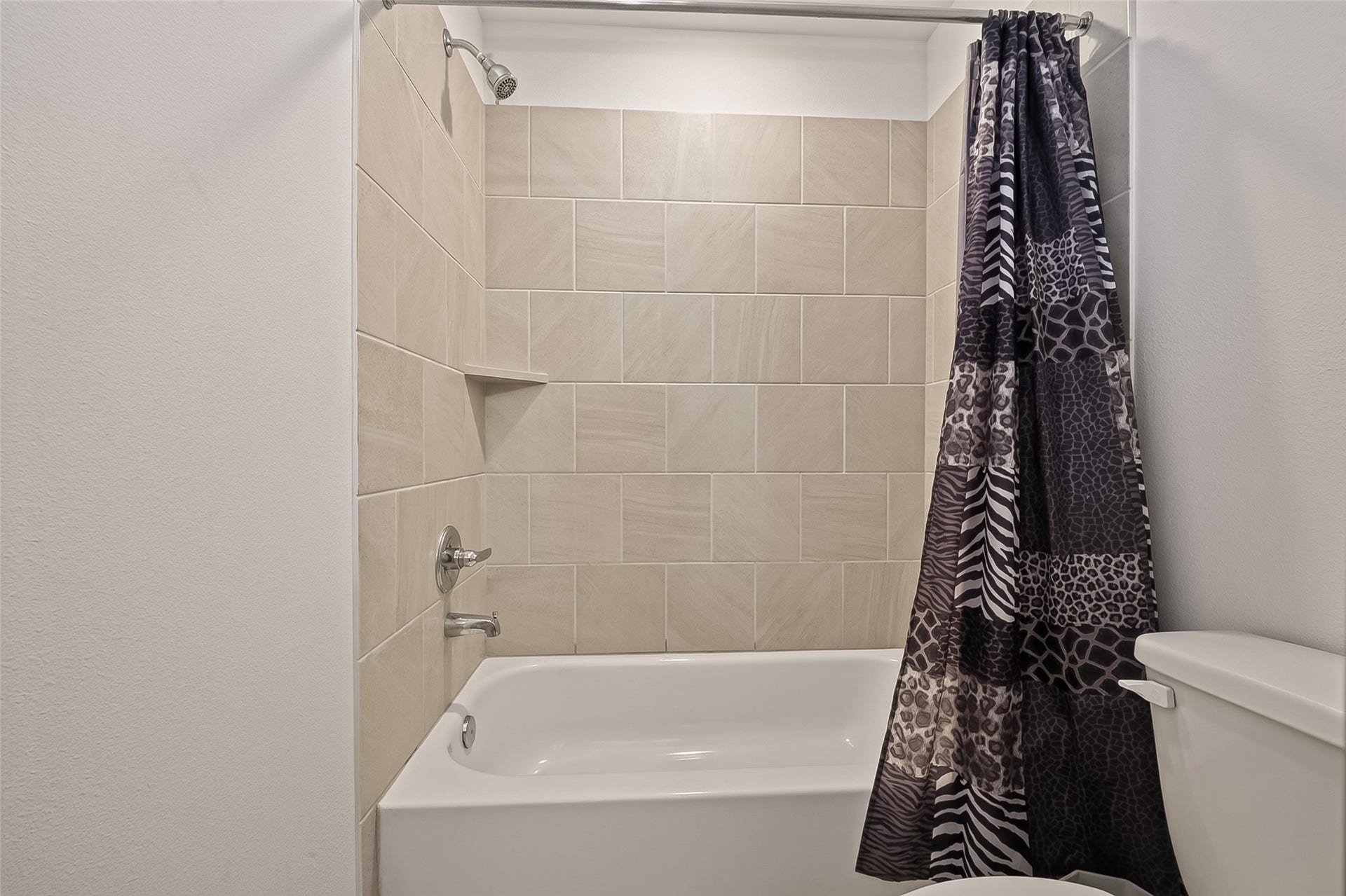 2225 Bellano Bay Drive, La Marque, TX 77568 2225 Bellano Bay Drive, La Marque, TX 77568