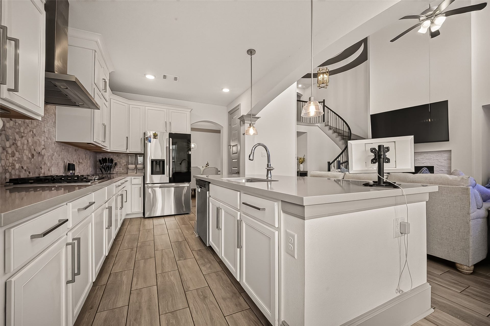 2225 Bellano Bay Drive, La Marque, TX 77568 2225 Bellano Bay Drive, La Marque, TX 77568