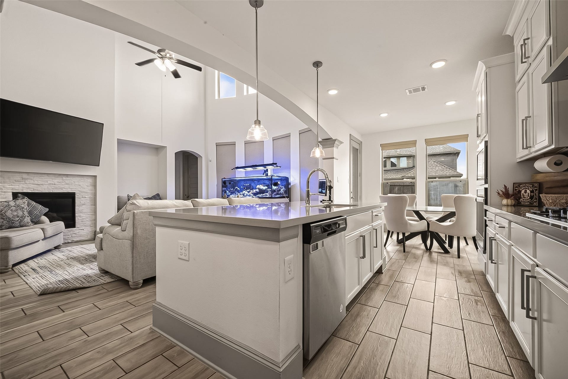2225 Bellano Bay Drive, La Marque, TX 77568 2225 Bellano Bay Drive, La Marque, TX 77568