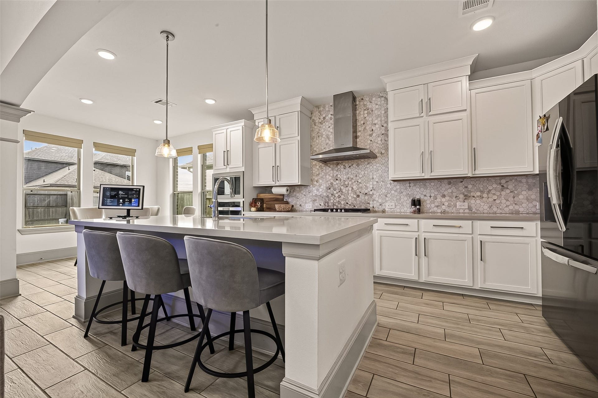 2225 Bellano Bay Drive, La Marque, TX 77568 2225 Bellano Bay Drive, La Marque, TX 77568