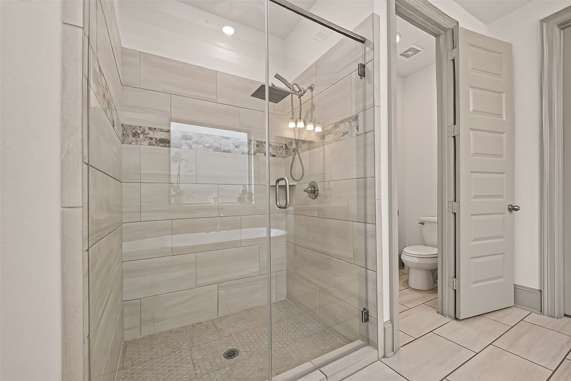 2225 Bellano Bay Drive, La Marque, TX 77568 2225 Bellano Bay Drive, La Marque, TX 77568