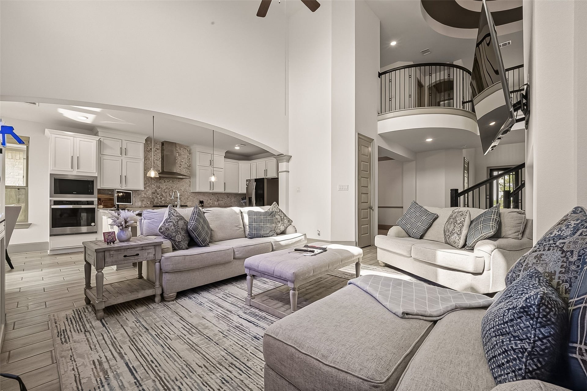 2225 Bellano Bay Drive, La Marque, TX 77568 2225 Bellano Bay Drive, La Marque, TX 77568