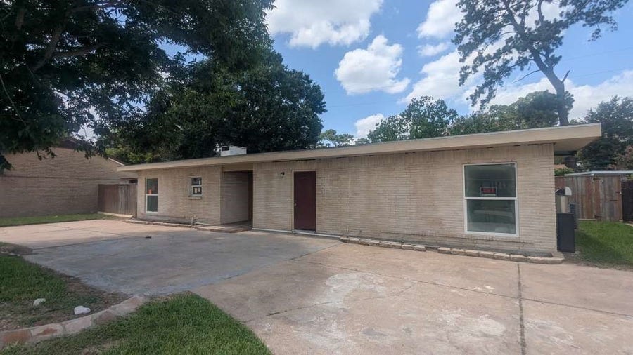 Property photo for 6815 Moss Oaks Drive, Houston, TX