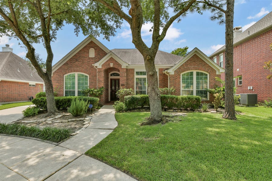 Property photo for 3006 Autumn Hills Court, Friendswood, TX