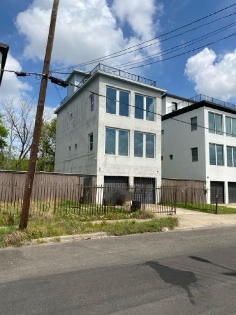 3419 Rawley Street, Houston, TX 77020 3419 Rawley Street, Houston, TX 77020