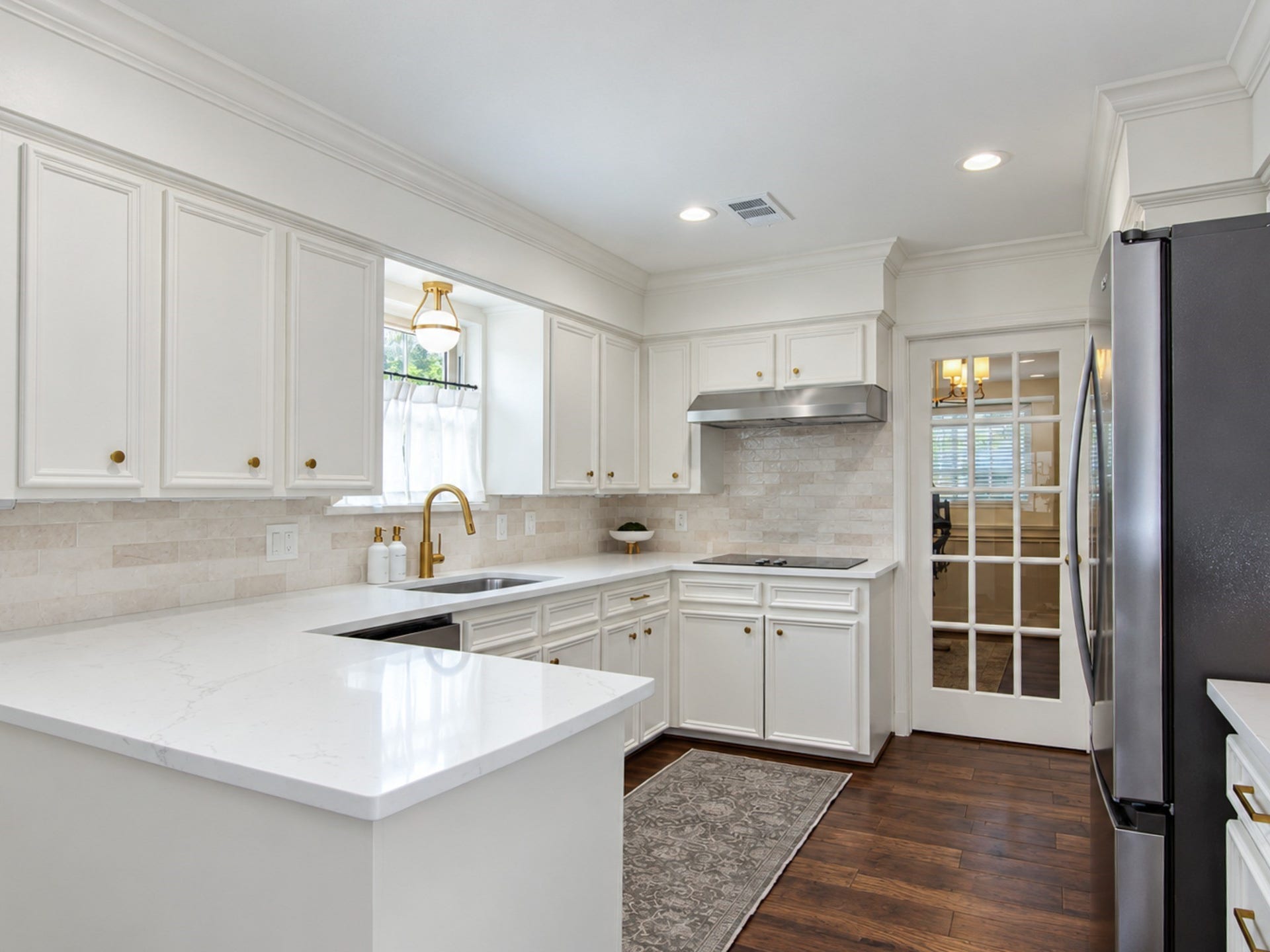 5611 Cheena Drive, Houston, TX 77096 Recently renovated kitchen!