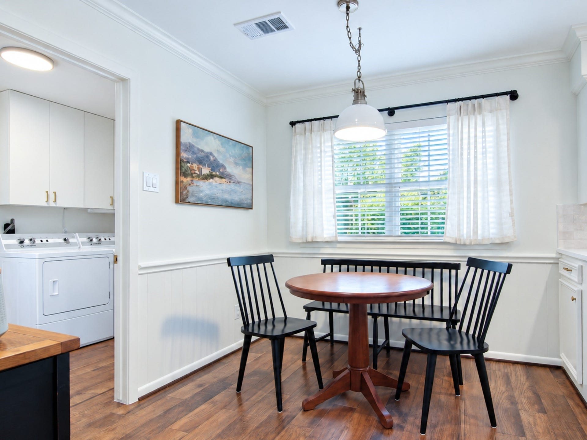 5611 Cheena Drive, Houston, TX 77096 Charming breakfast nook!