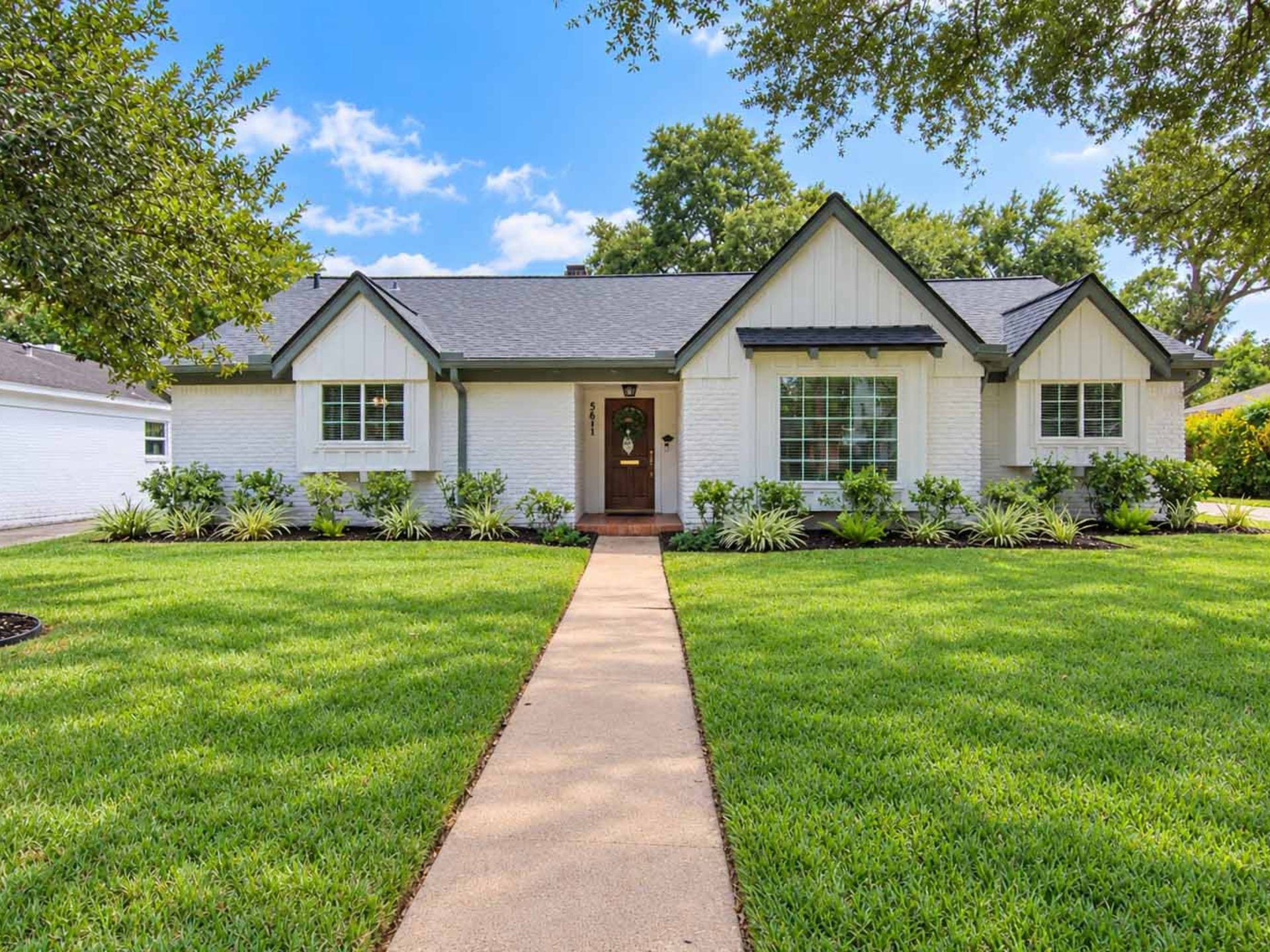 5611 Cheena Drive, Houston, TX 77096 Welcome to 1704 Cheena Drive!