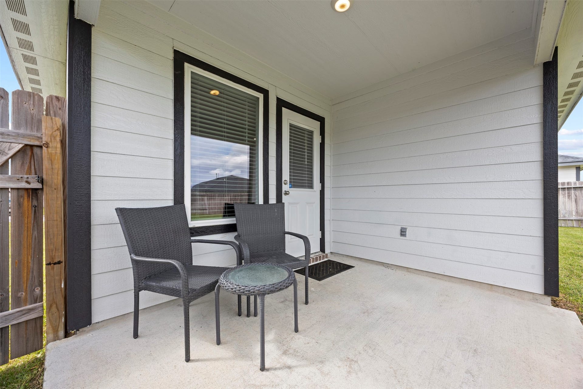 7511 Carson Court, Rosharon, TX 77583 Extend your living space outdoors! The covered back patio is a wonderful spot for morning coffee or evening relaxation.