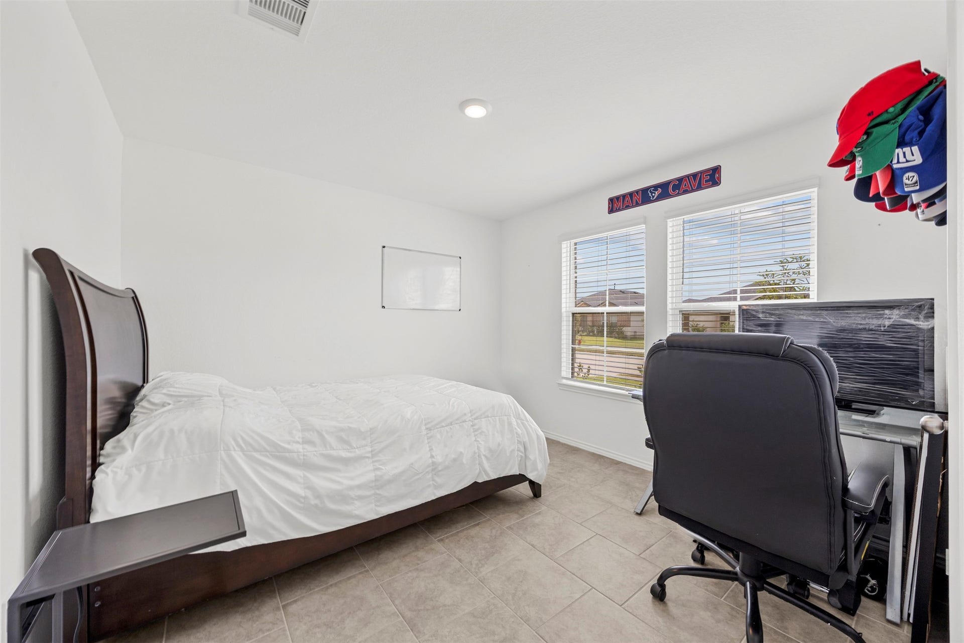 7511 Carson Court, Rosharon, TX 77583 Versatile bedroom space, ideal for guests, a home office, or whatever fits your lifestyle.