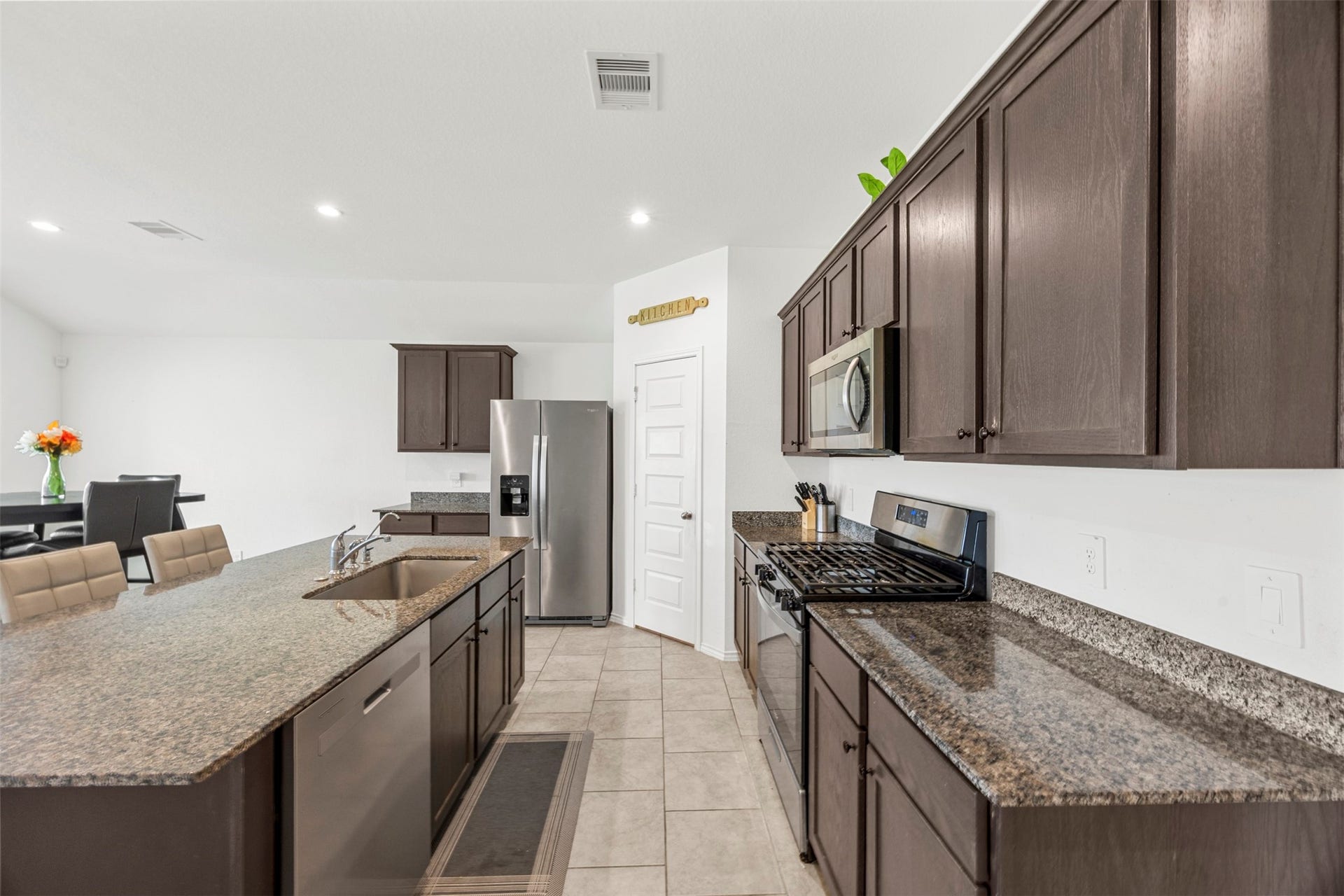 7511 Carson Court, Rosharon, TX 77583 Plenty of counter space and cabinetry make meal preparation and entertaining feel effortless.